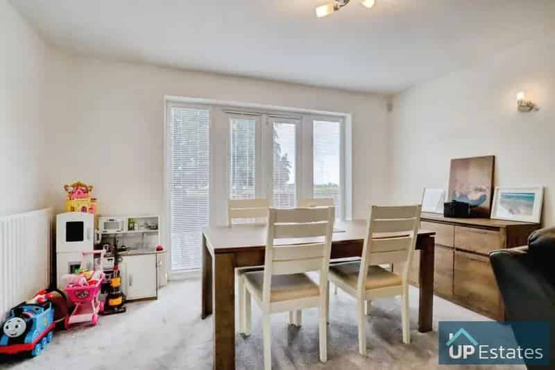 3 Bedroom Detached House to Rent