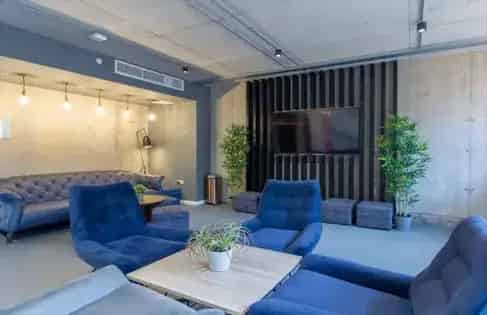 96m² Platinum Studio Cardiff Luxurious Self Contained Flat