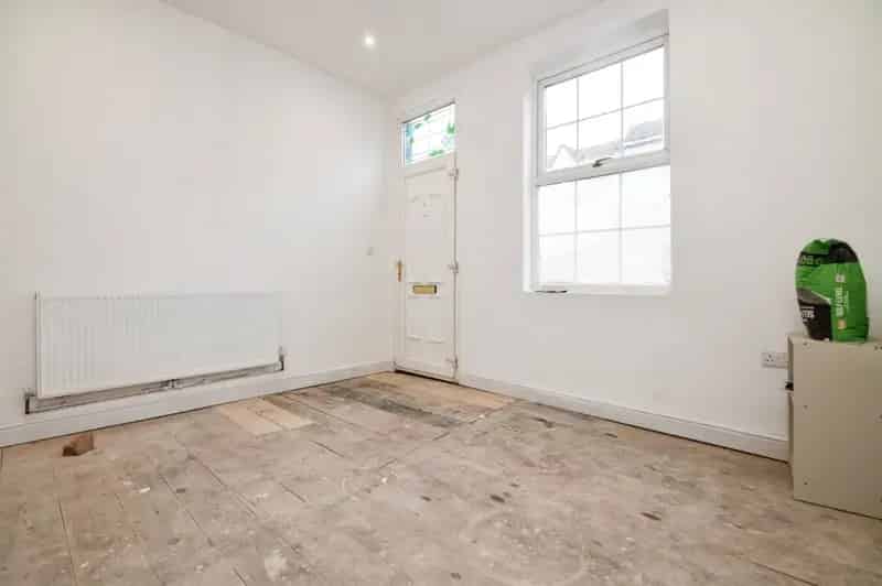 Refurbished 2-Bed Home Near Town Centre - Ideal Starter Home or BTL Investment