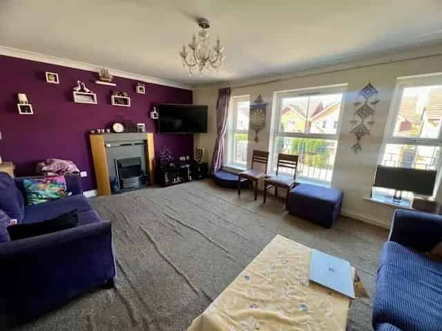 Four Bedroom Townhouse Near UHW Cardiff