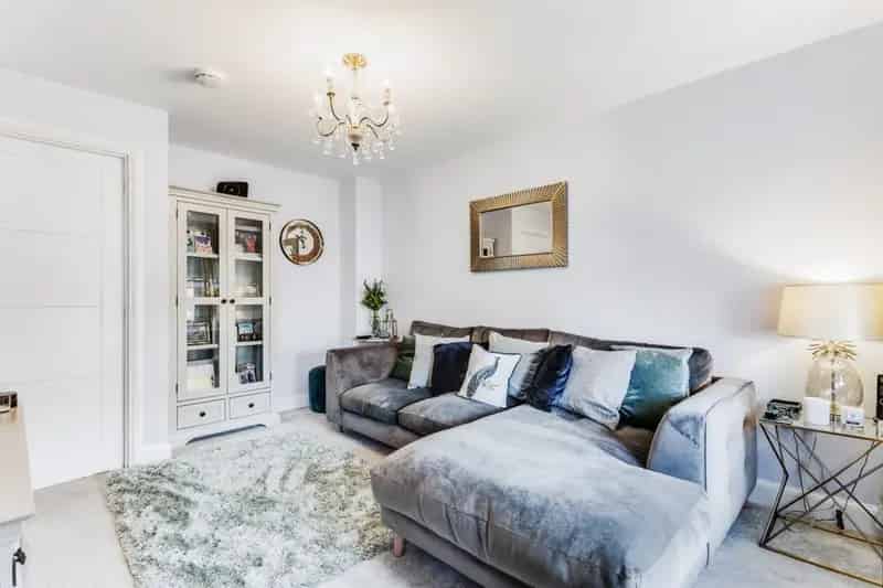 Three Bedroom Mid Town House Wakefield Zero Deposit Guarantee Available