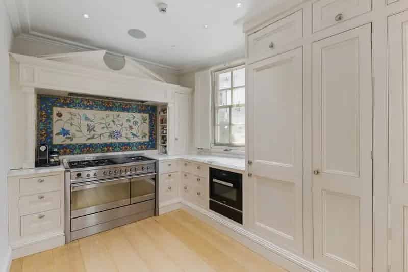 4 Bedroom House for Sale in Chelsea