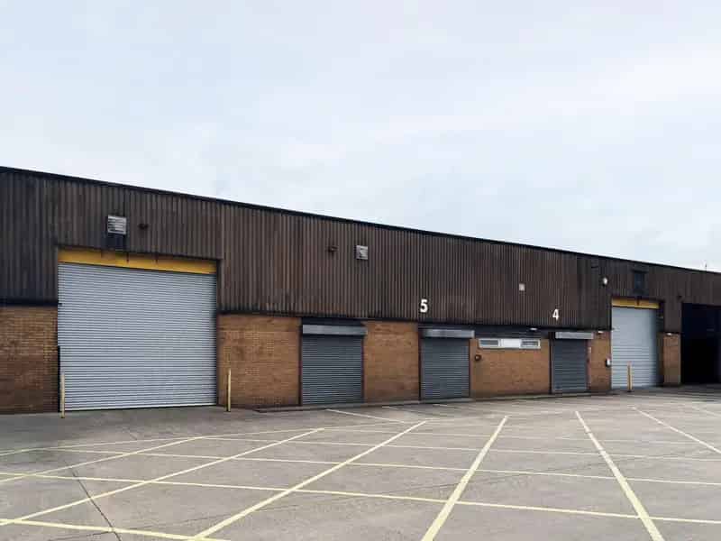 Modern Industrial Unit with High Eaves and Office Space