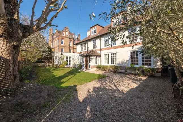 Detached House for Sale in Blenkarne Road London SW11