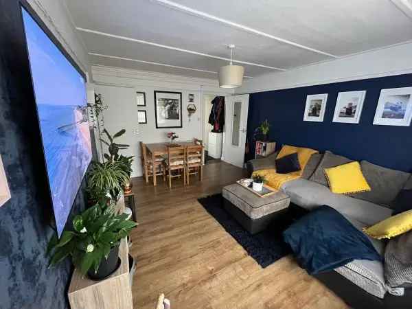 Flat For Rent in Penzance, England