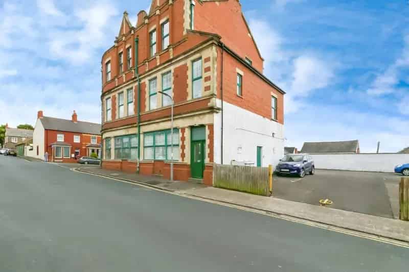 1 Bedroom Flat Private Entrance Town Centre Ideal First Time Buy Investment Downsize