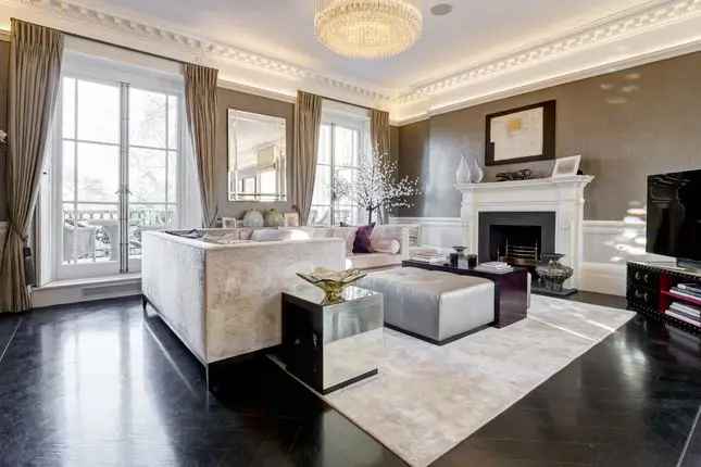 Regent's Park 6-Bedroom House with Mews