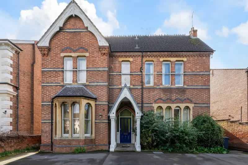 Victorian Villa Conversion Leamington Spa 7 One-Bed 4 Two-Bed Apartments
