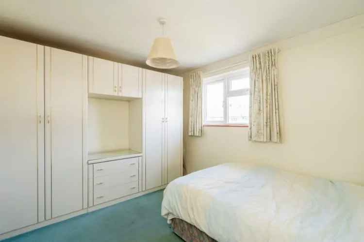 3 Bedroom Family Home Near Schools and Shops
