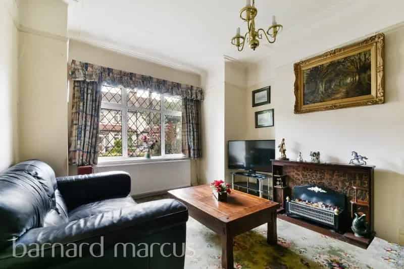 Spacious 3-Bed House Thornton Heath Modernisation Opportunity