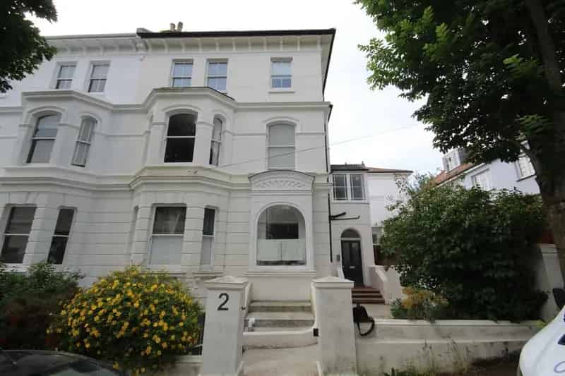 Top Floor Studio Flat to Rent