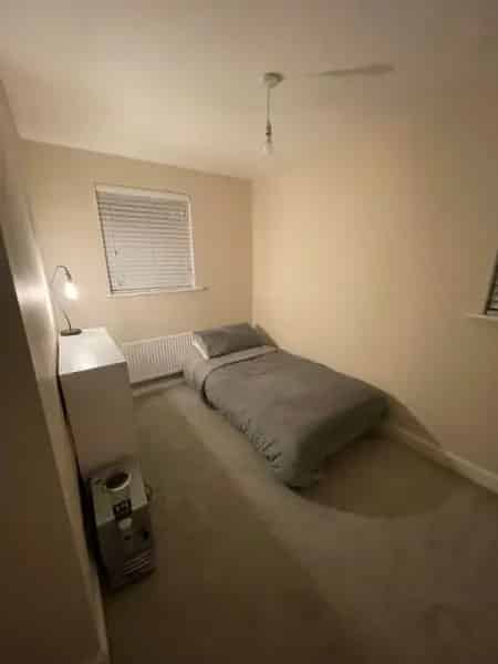 2-Bedroom Flat New Build Designated Parking Separate Kitchen