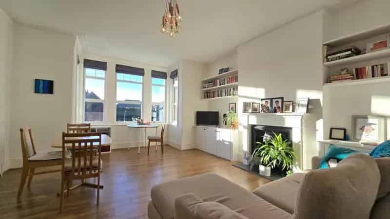 2 Bed Flat for Sale in Bexhill Town Centre - Sea Views