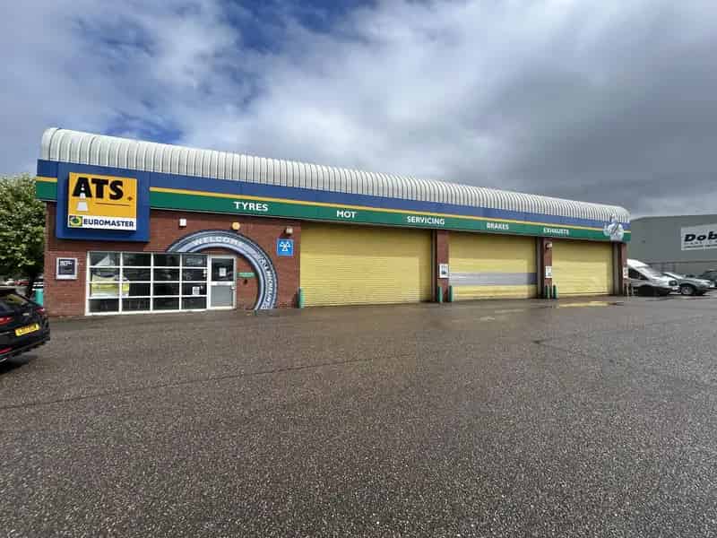 Detached Unit with High Ceilings and Yard - Ideal Trade Counter or Workshop