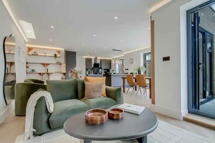 4 Bedroom Detached House for Sale New Barnet