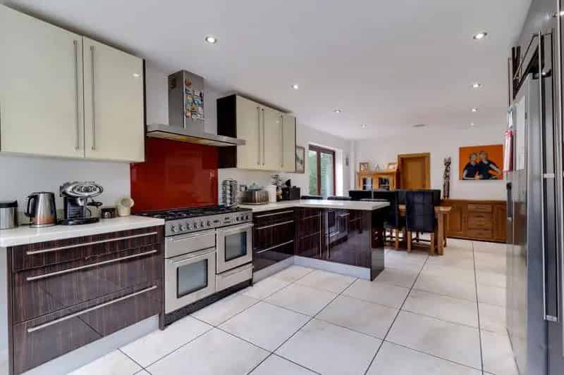 6 Bed Detached House for Sale - 0.69 Acres - No Onward Chain