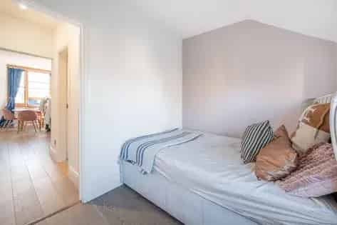1 room flat of 106 m² in London