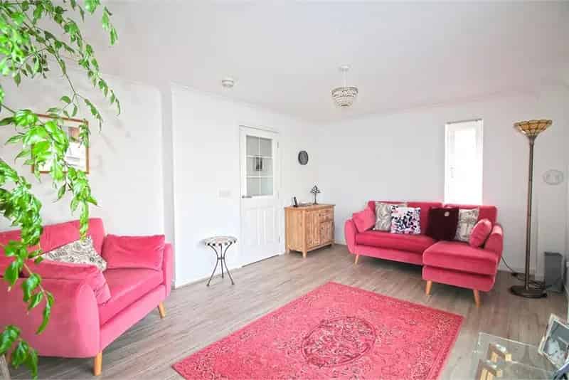 3 Bed Detached House with 2 Reception Rooms