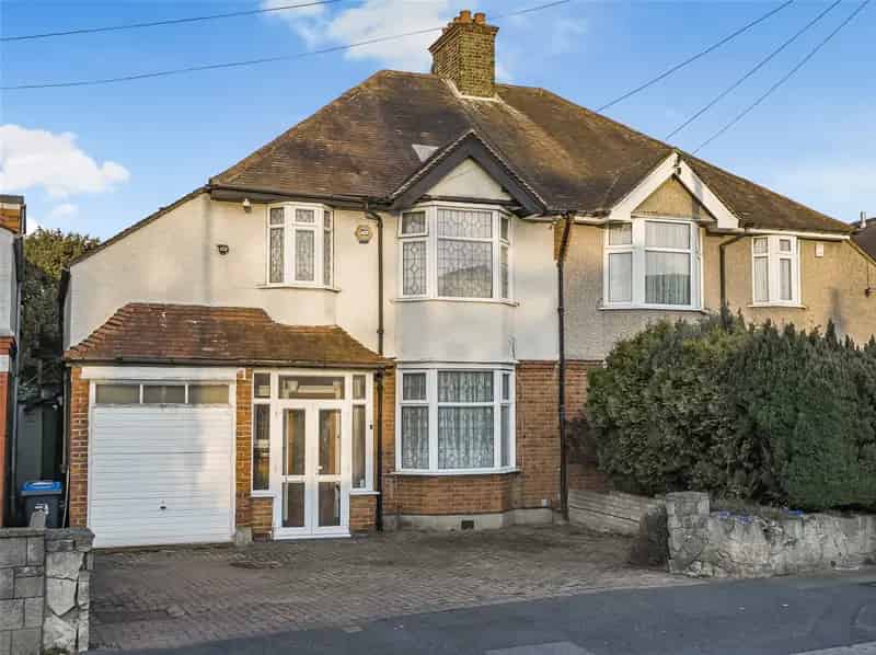 3 Bedroom Semi-Detached House with Large Garden