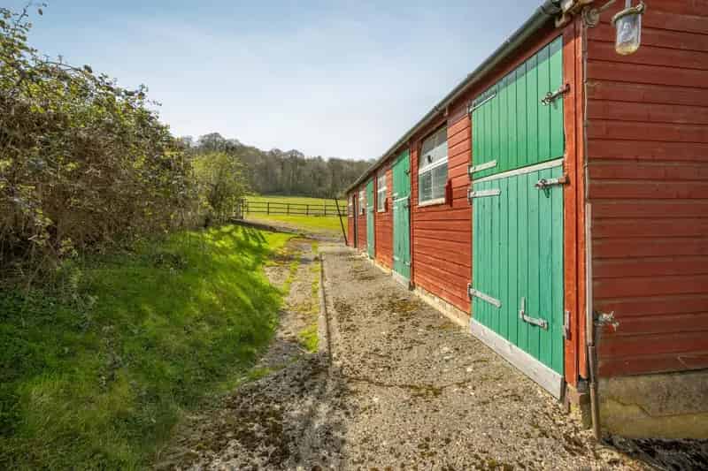 4 Bedroom Detached House with Equestrian Facilities and 7 Acres