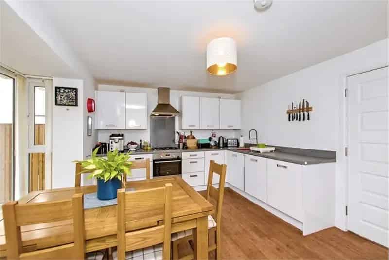 4 Bed Detached House in Dalkeith with Garden and Garage