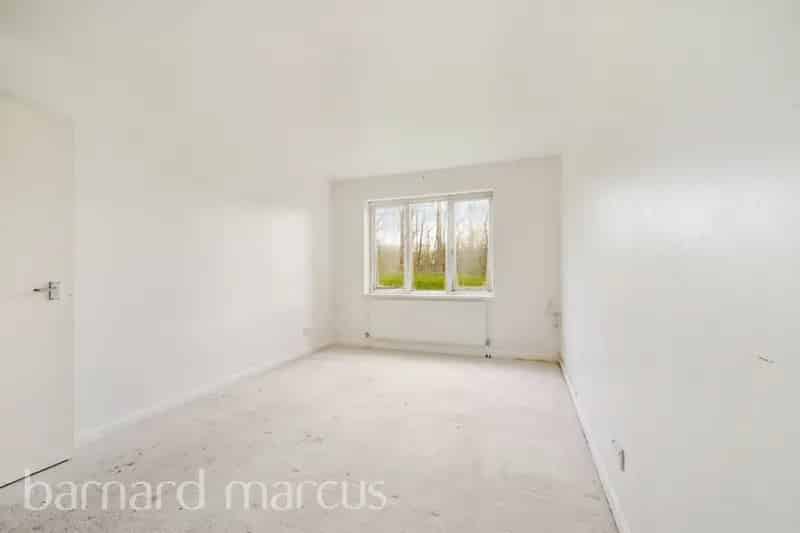 Spacious 2-Bedroom Park Hill Apartment with Pool and Sauna