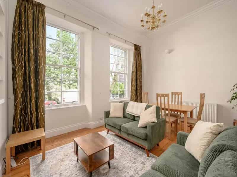 2 Bedroom Flat to Rent in New Town