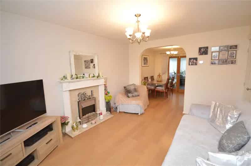 3 Bed Detached House Near M62 M1 Motorways