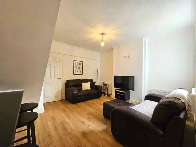 4 Bedroom Semi-Detached House to Rent Near Gloucester Royal Hospital