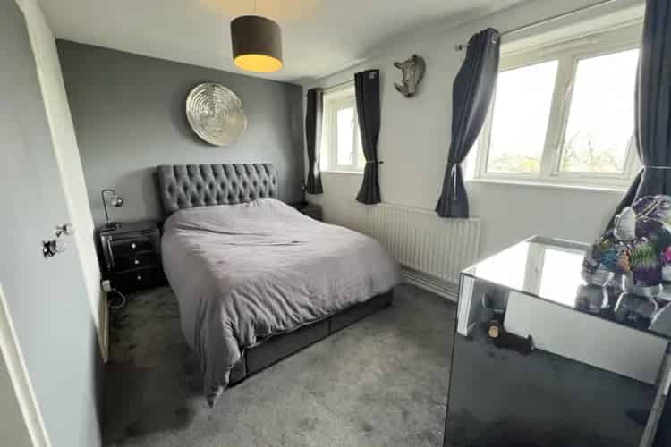 Spacious One Bedroom Flat in Potter Street - Zero Deposit Guarantee