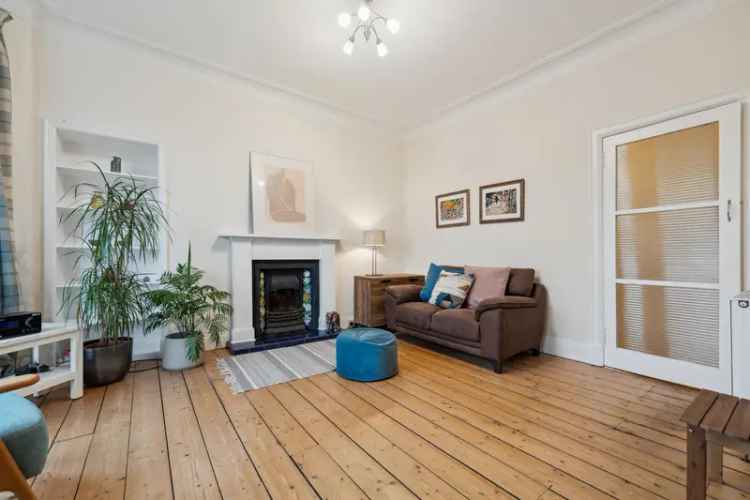 Shawlands 1-Bedroom Tenement Flat Near Train Station