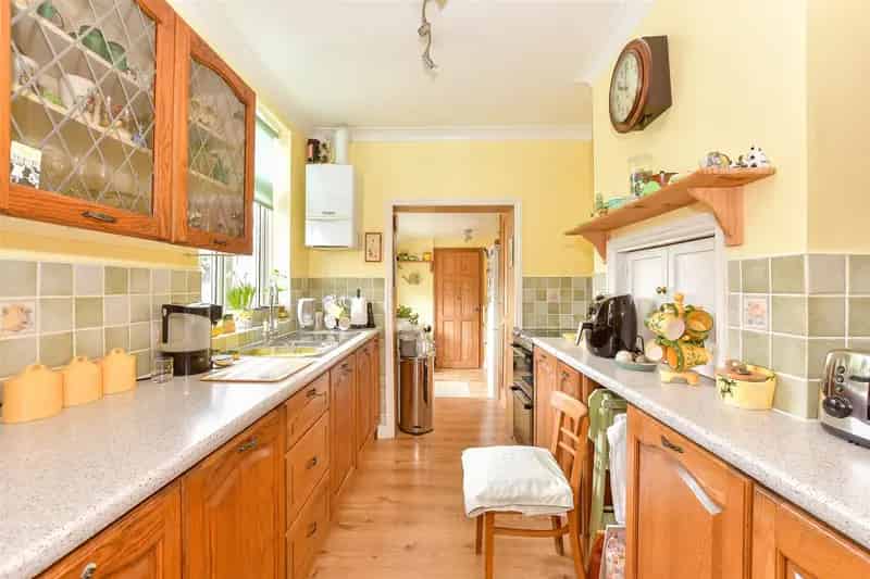 3 Bedroom Semi Detached House Headcorn High Street