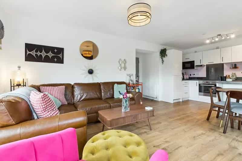 2 Bedroom Apartment for Sale in Glasgow's West End