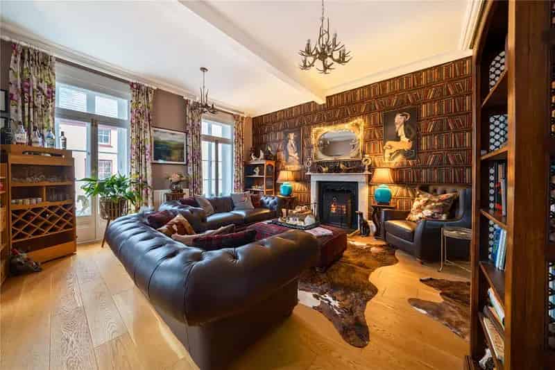 4 Bedroom Townhouse for Sale in Brecon, Near Castle
