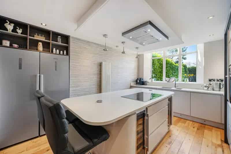 4 Bedroom Link Detached House For Sale