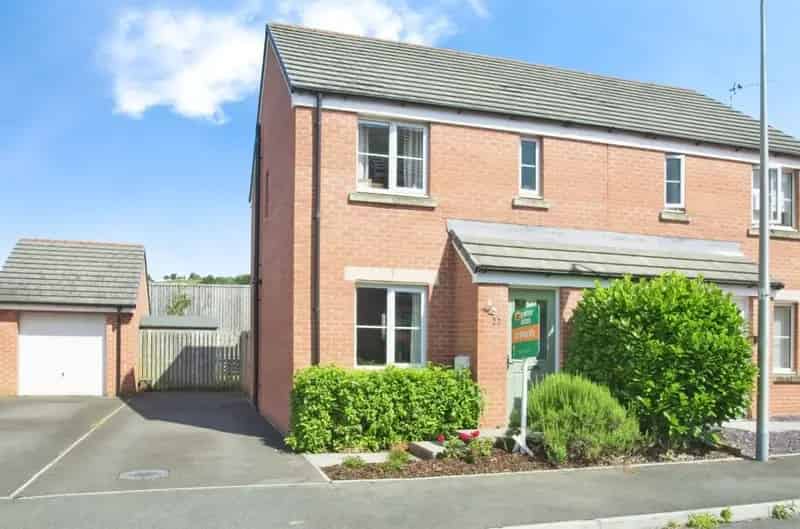 3 bedroom semi-detached house