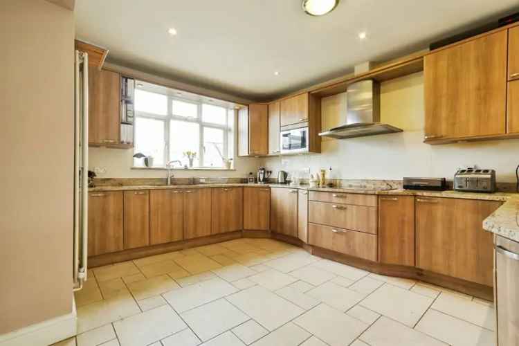 Spacious 4-Bedroom Semi-Detached Home in Cookridge