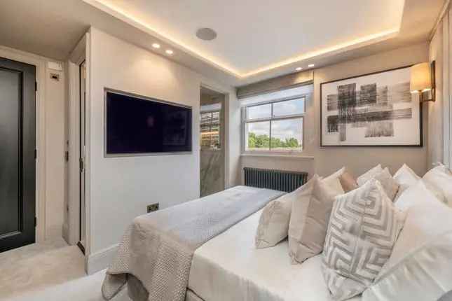 Flat for Sale in Gloucester Terrace Bayswater W2