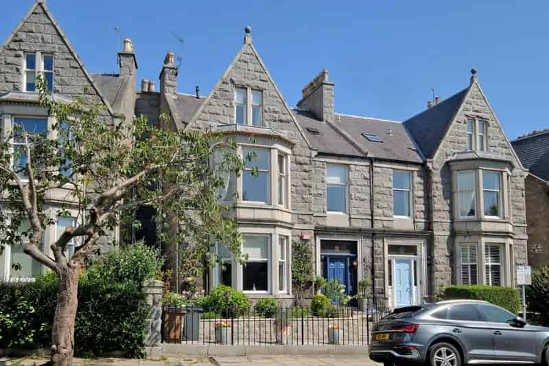 Four Bedroom Double Upper Period Residence West End Aberdeen