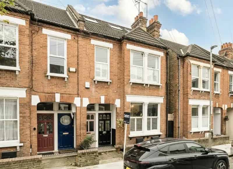2 Bed Maisonette with Private Garden - Ideal for Sharers or Couples