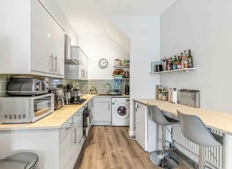 Large 1 Bedroom Maisonette near Wandsworth High Street