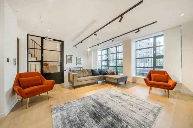 Town house for sale in City Island Way, London E14