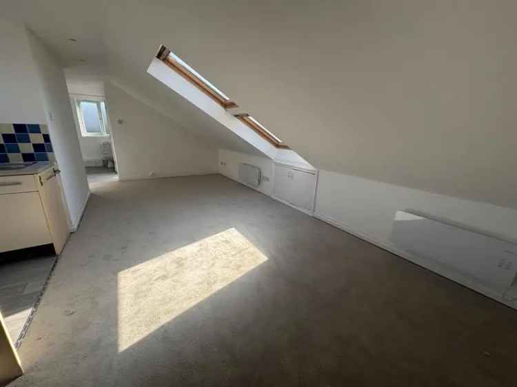 2 Bedroom Apartment Gated Community Newly Refurbished Available Now
