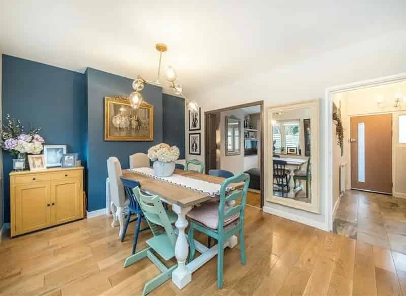 Hither Green Mid Terrace House Near Amenities and Schools