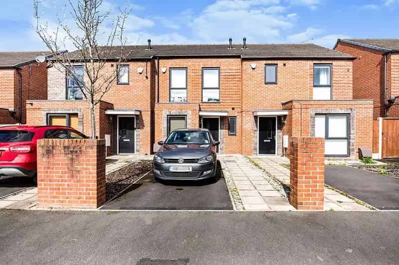 2 Bedroom Furnished Townhouse to Rent Manchester M4
