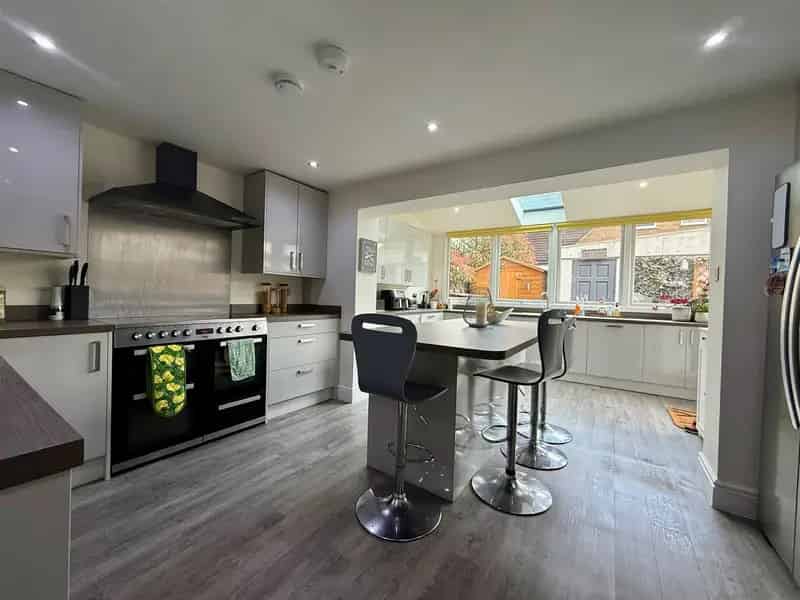 4 Bedroom Semi Detached House For Sale