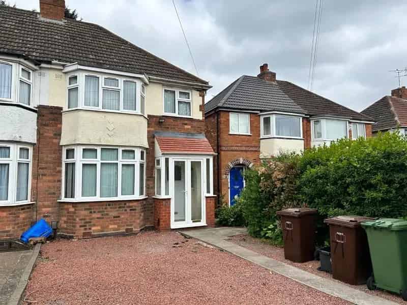 3 Bedroom Semi Detached House Solihull