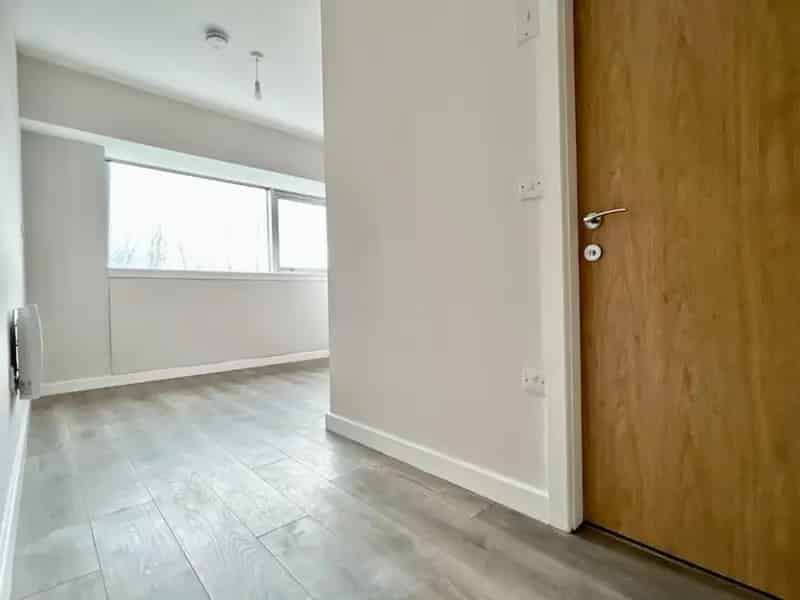 1 Bed Flat for Sale - Modern Apartment with Parking