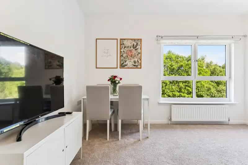 2-Bedroom Flat with Private Loft New Double Glazing Modern Shower Room