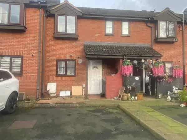 Quick Move House Needed London Wednesbury Maisonette Considered
